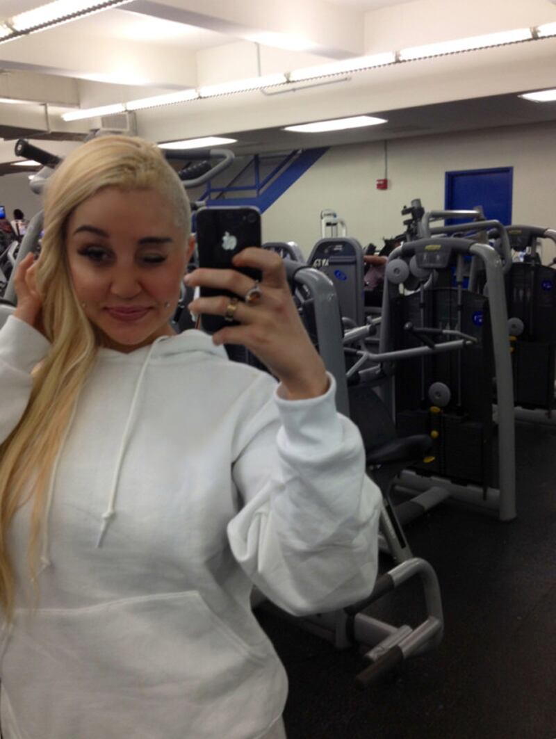 galleries/2013/06/12/half-shaved-heads-take-over-hollywood-photos/TWITPIC763794976-AmandaBynes_yy9dgg