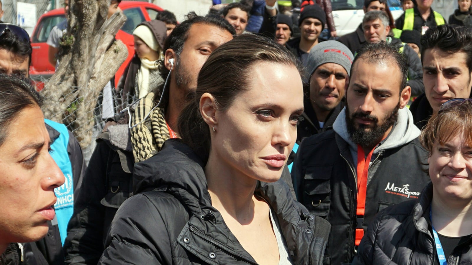 articles/2016/05/17/angelina-jolie-is-so-over-donald-trump-it-s-hard-to-hear-this/jolie-sykes_fruaao