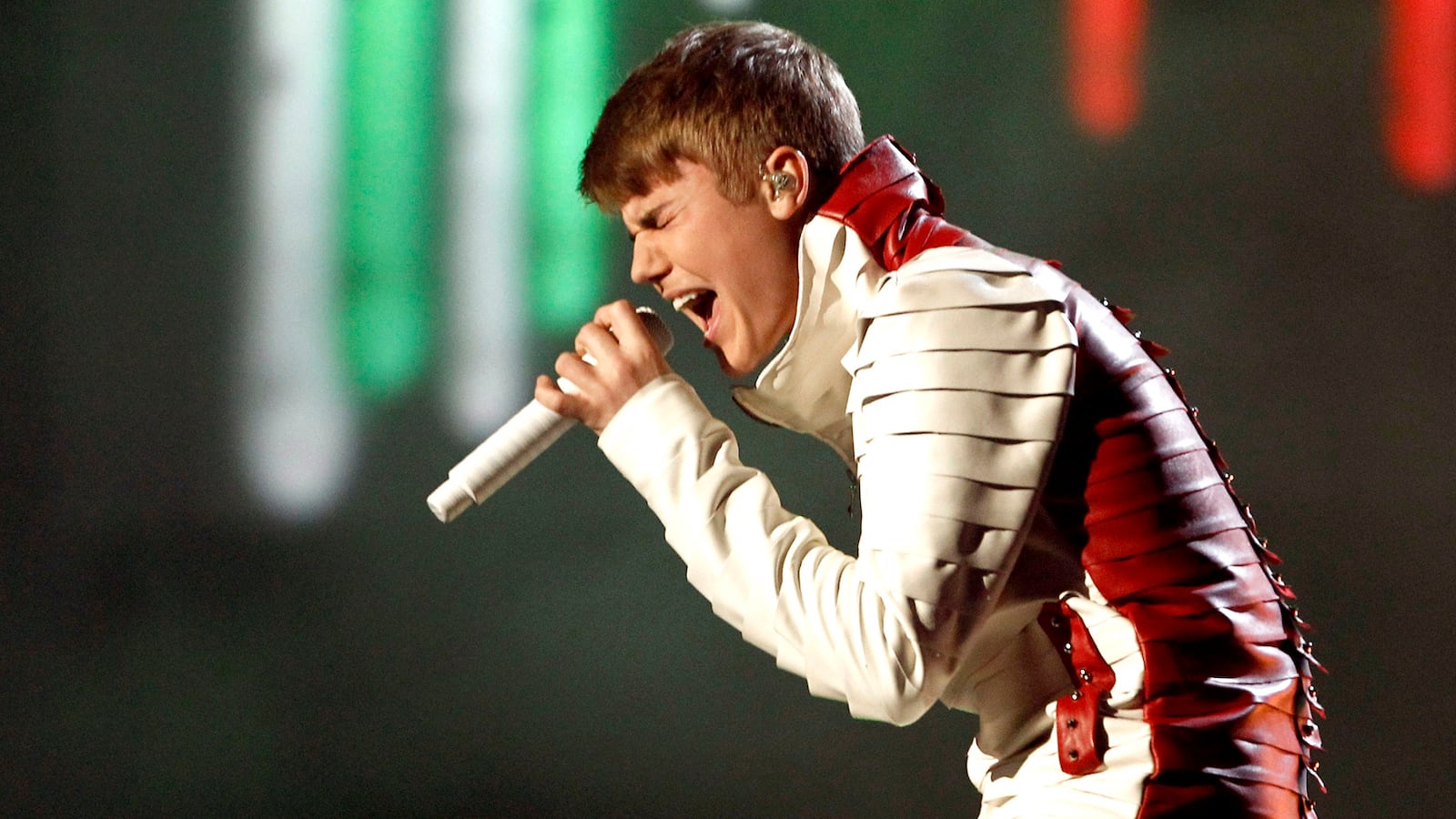 cheats/2012/06/27/justin-bieber-s-album-hits-no-1/biebs-record-charts-cheat_amjerc