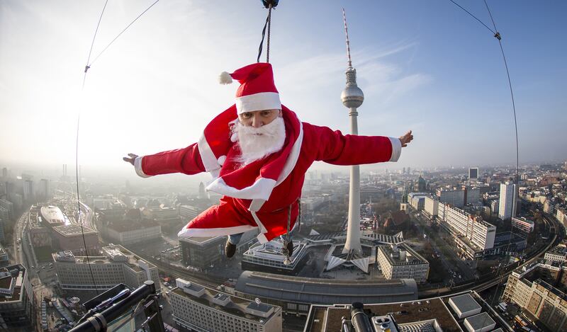 galleries/2014/12/13/the-week-in-photos-december-13-2014/141212-week-photos-04_qrp7rr