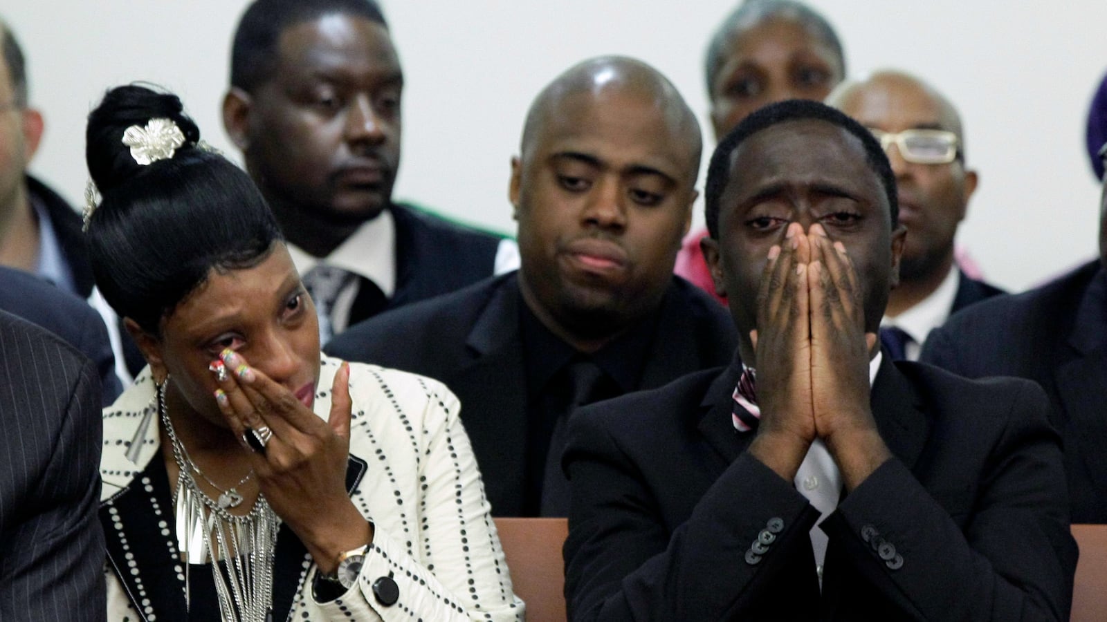 cheats/2016/03/08/no-charges-for-nypd-killing-unarmed-teen/160308-ramarley-graham-cheat_dsuewf