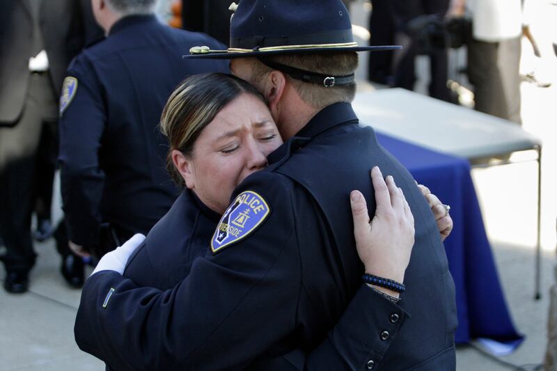 galleries/2013/02/13/officer-allegedly-killed-by-christopher-dorner-laid-to-rest-photos/130213-riverside-funeral-09_p6m4yz