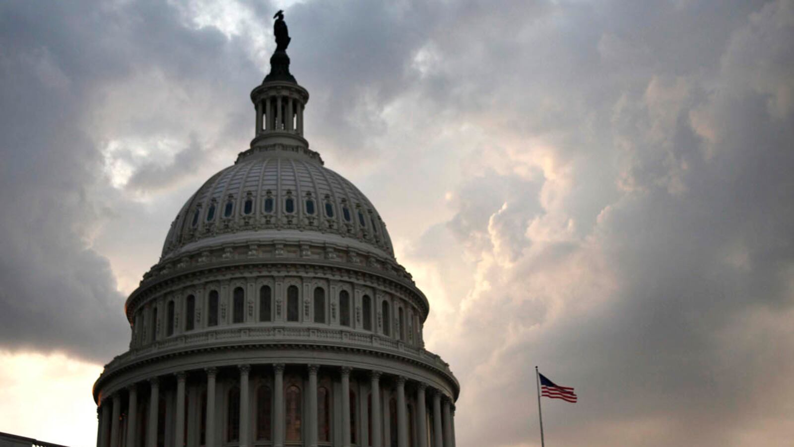 cheats/2011/08/24/cbo-foresees-large-deficit/capitol-credit-rating-nc_mwo6i7