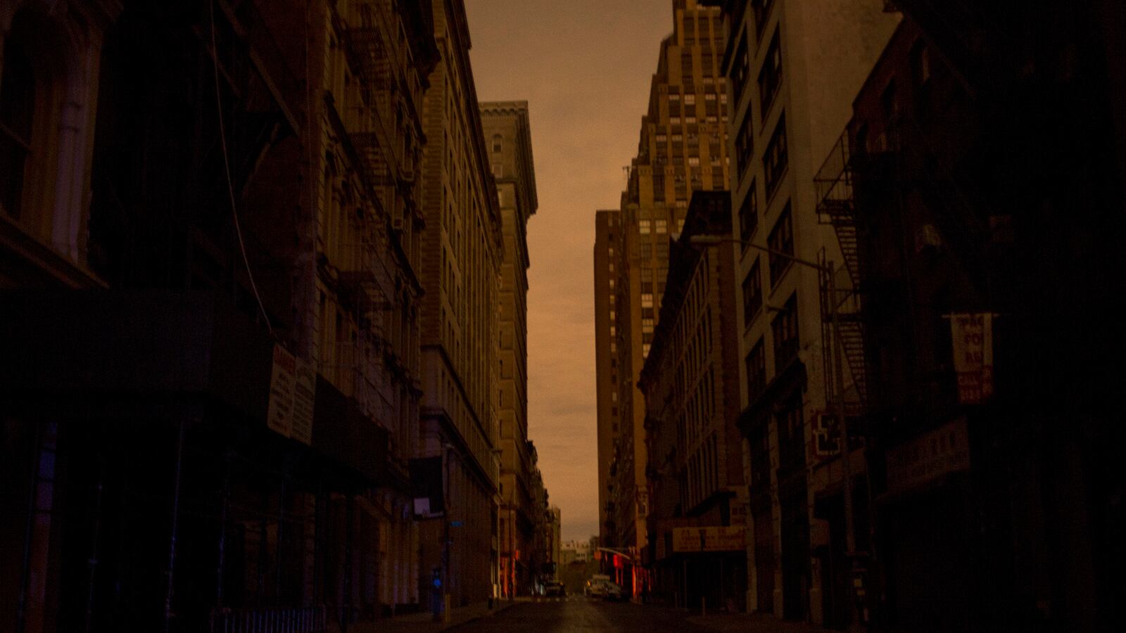 galleries/2012/11/03/manhattan-s-darkest-nights-sandy-s-aftermath-photos/powerless-manhattan-ben-baker-photos-tease_bztp2b