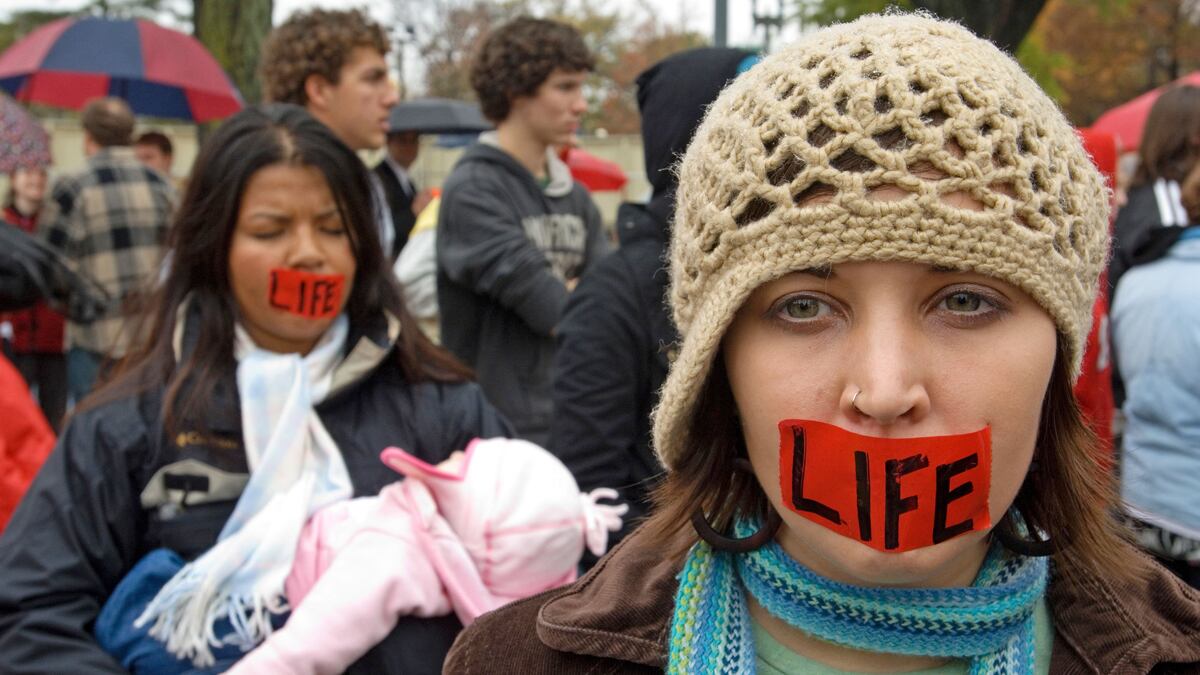 articles/2011/06/30/abortion-clinics-under-pressure-from-new-kansas-rules-designed-to-close-them-down/abortion-law-kansas-goldberg_e1q74g