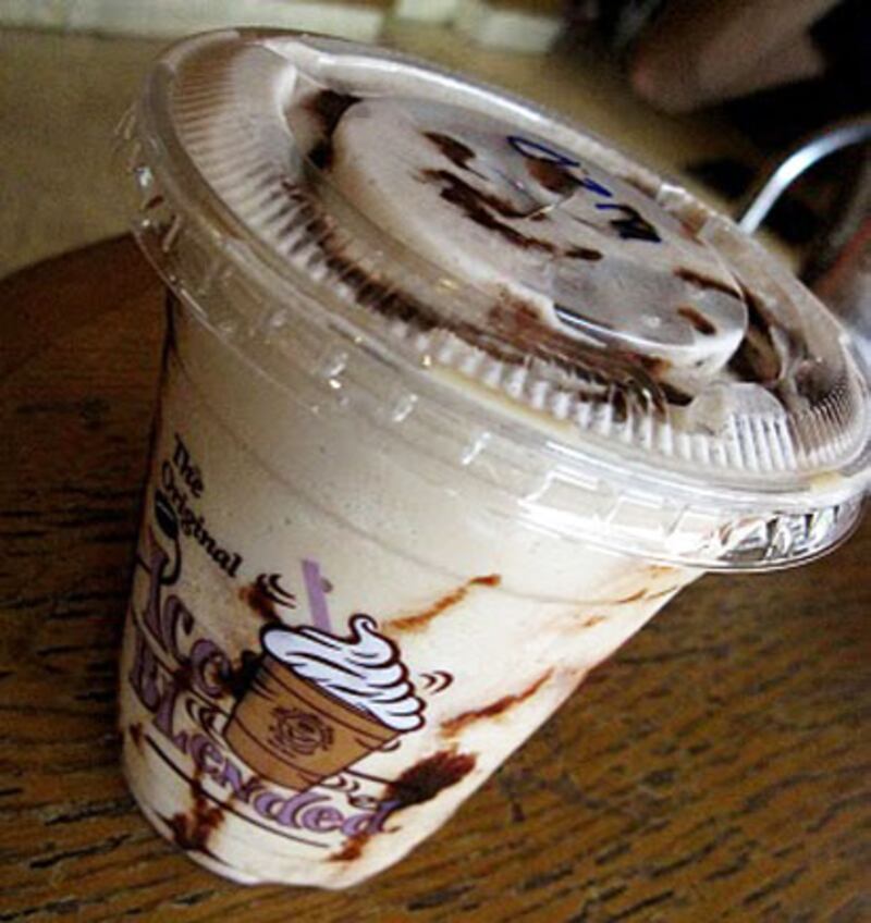 galleries/2010/11/08/40-unhealthiest-coffees/fattening-coffee---14-coffee-bean-tea-leaf-white-chocolate-ice-blended_yaocee