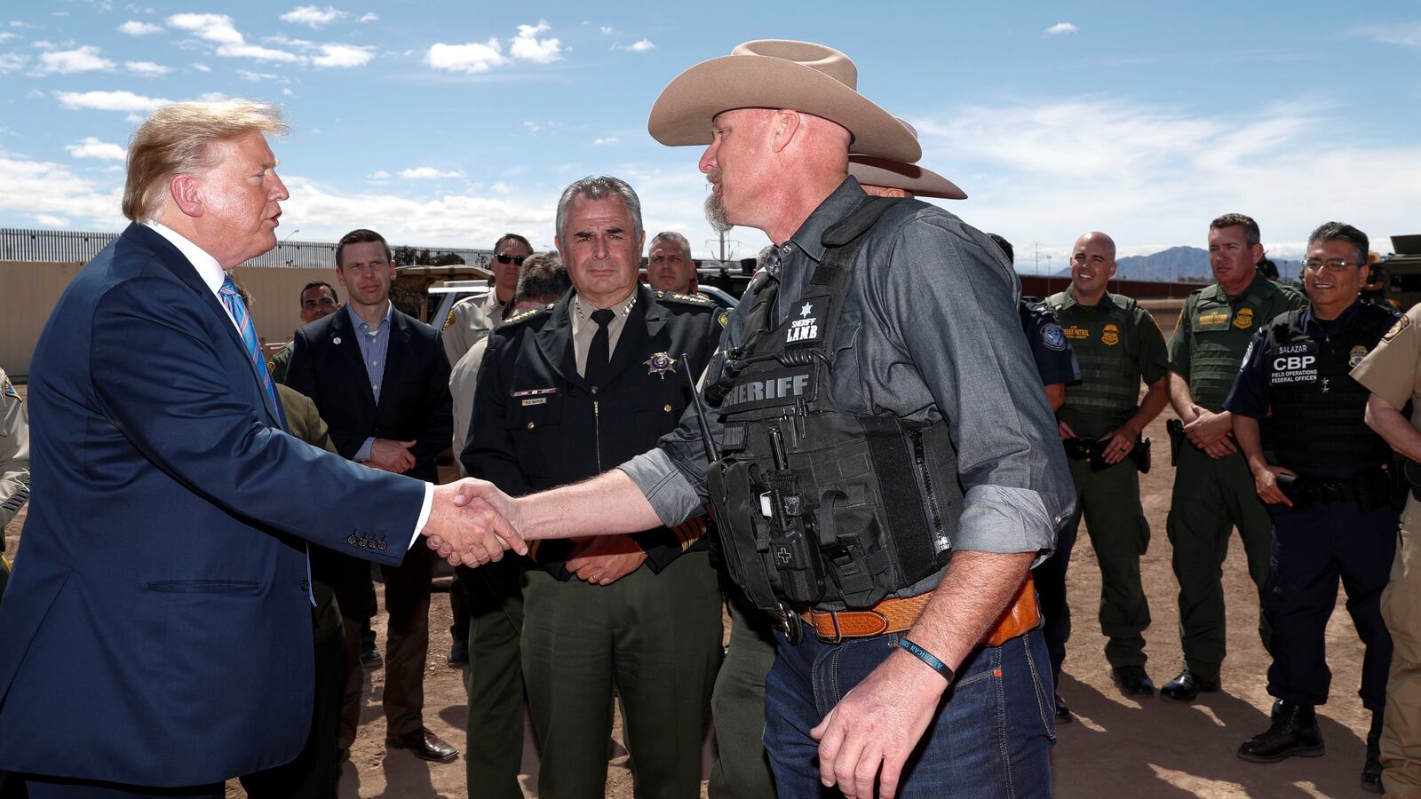 2019-04-05T220701Z_51942145_RC14819422C0_RTRMADP_3_USA-IMMIGRATION-BORDER_bgcmtb