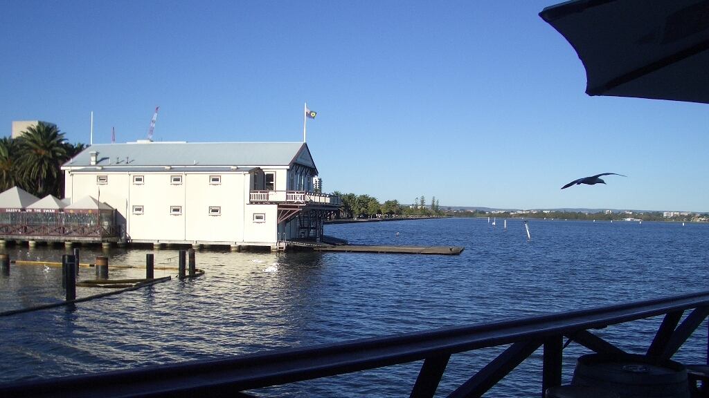 West_Australian_Rowing_Club_and_Swan_River_lrru5a