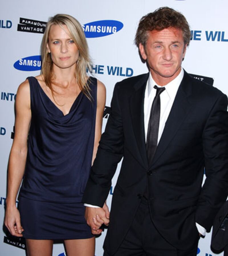 galleries/2009/12/18/hollywood-holiday-breakups/celeb-holiday-breakups---penn_l1vvvp