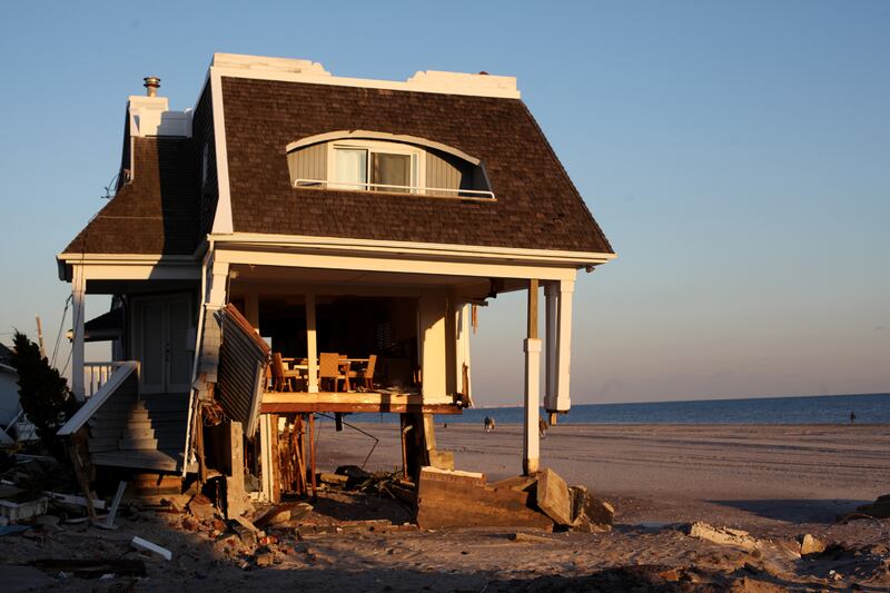 articles/2013/01/04/residents-fume-over-long-wait-for-hurricane-sandy-aid/freedlander-crocker-sandy-relief-embed3_cch17b