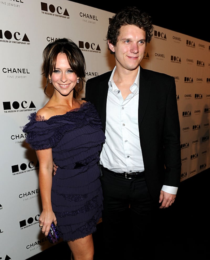 galleries/2010/11/14/the-artist-s-museum-happening-moca-los-angeles-gala/moca-gala-2_cnzixv