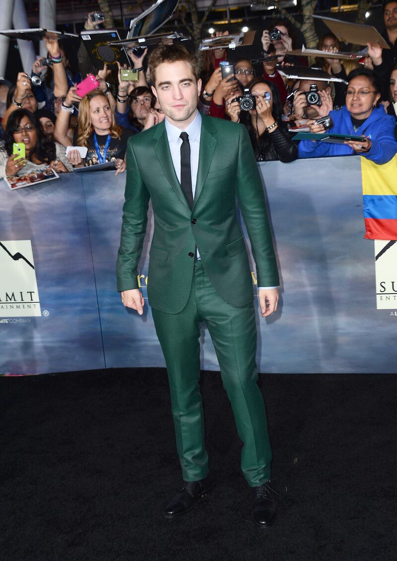 galleries/2012/11/16/robert-pattinson-more-the-week-s-7-best-4-worst-dressed-photos/best-worst-dressed-121115-pattinson_i6ub1q