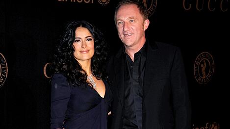 cheats/2009/02/16/salma-fashionable-i-do/selma-hayek-cheat_yr7okx