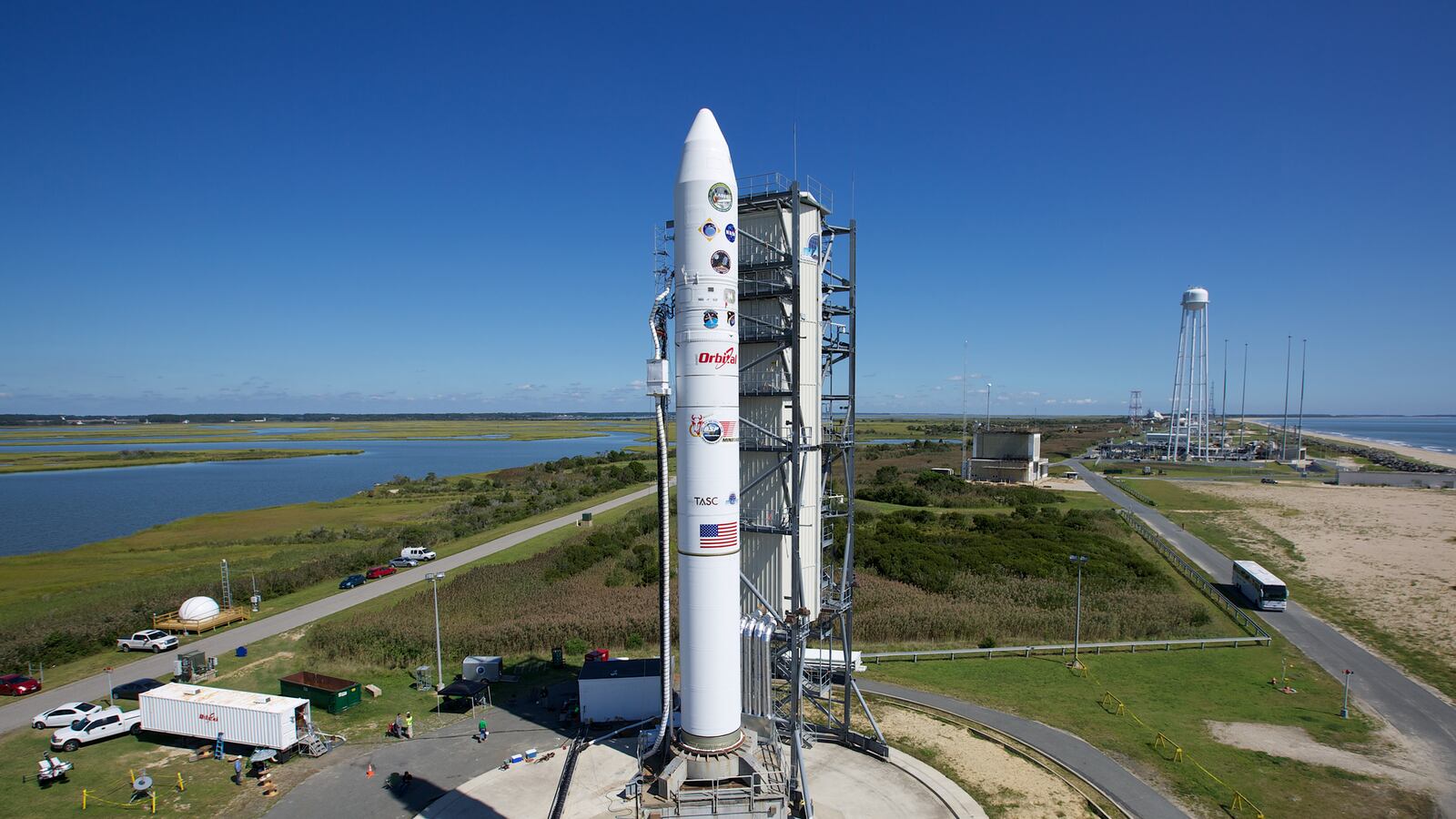 cheats/2014/04/18/nasa-robot-crashes-into-moon/140418-ladee-cheat_n4toyb