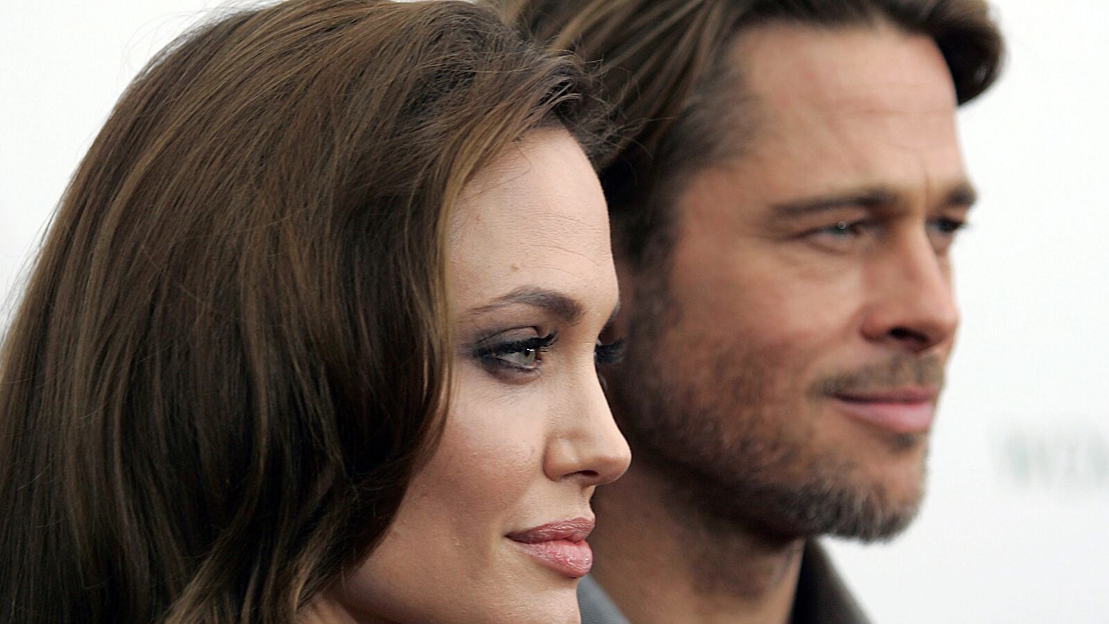 articles/2017/01/04/angelina-jolie-brad-pitt-is-terrified-that-the-truth-will-come-out/RTSOM3Q_rsipiz