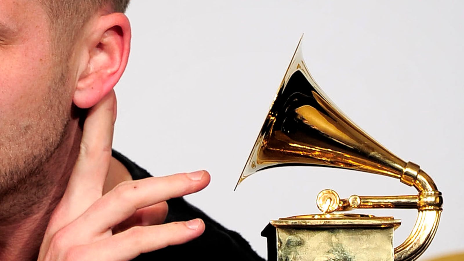 cheats/2012/02/13/grammys-grab-massive-ratings/grammy-award-generic-cheat_db7yyt