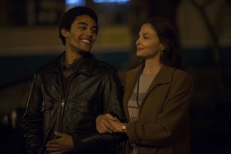 articles/2016/12/01/holiday-movie-preview-rogue-one-la-la-land-and-other-films-to-help-take-your-mind-off-trump/161130-fall-movies_13_BARRY-FB_flispu