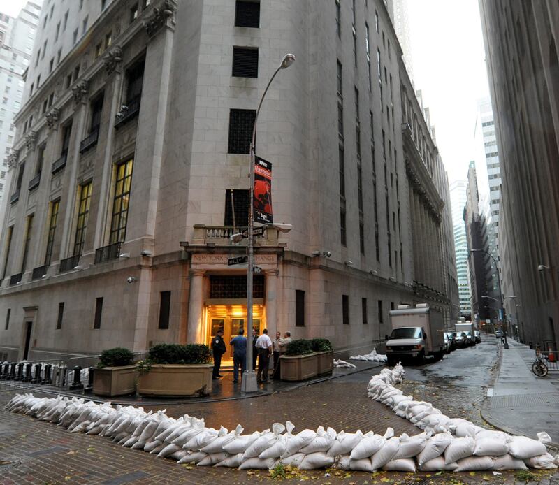 articles/2012/10/29/hurricane-sandy-grinds-the-global-money-engine-to-a-halt/klein-money-stops-hurricane-box_hrsmer