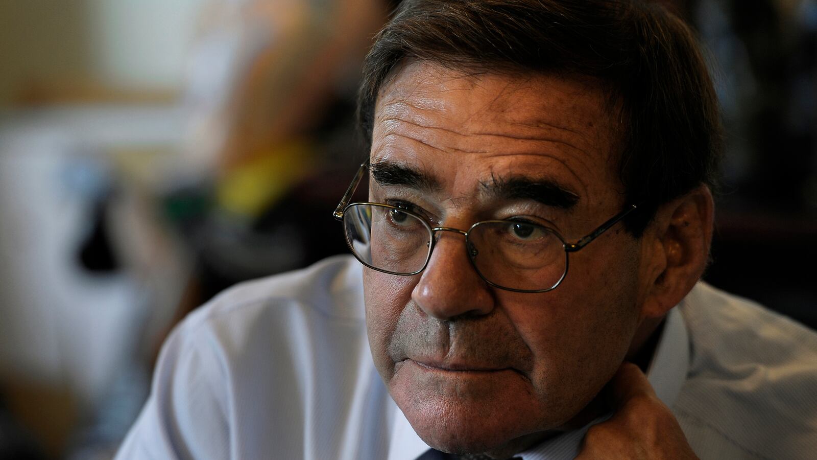 articles/2013/10/11/the-truth-hunter-one-man-s-quest-to-expose-conspiracy-from-diana-to-watergate/131010-whitney-truth-hunter-tease-embed_evpaix