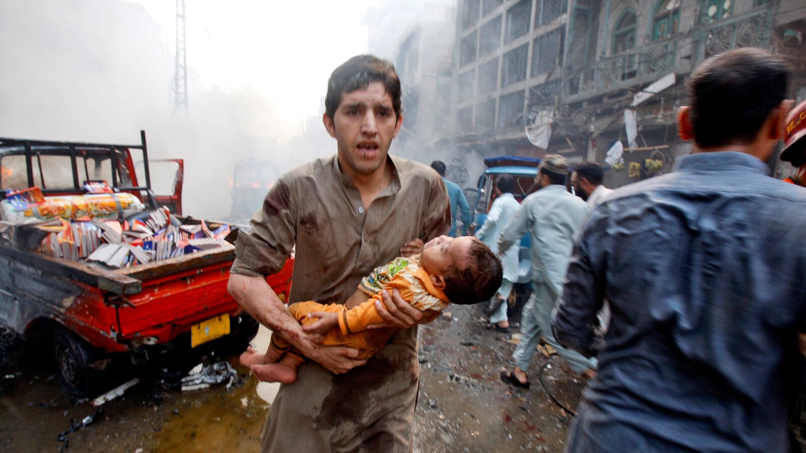 cheats/2013/09/29/pakistan-bomb-blast-kills-dozens/130929-pakistan-cheat_fuunlq