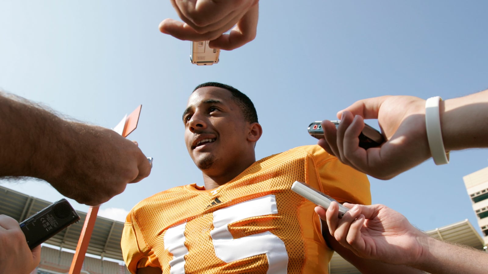 articles/2016/12/12/football-star-on-trial-for-murder-was-protecting-his-mom-dad-says/161212-nestel-janzen-jackson-murder-tease_posavw