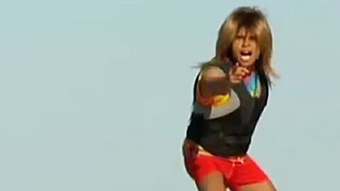 videos/2010/07/01/tina-turner-wannabe-on-wipeout/wipeout-turner-120_zotroi