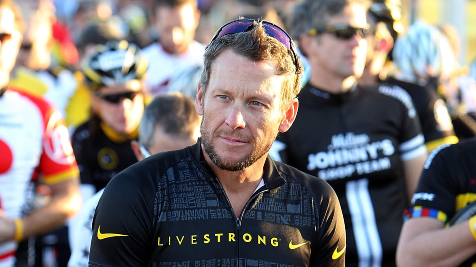 cheats/2012/10/19/armstrong-last-few-weeks-difficult/lance-armstrong-livestrong-shapiro_rk8fxr