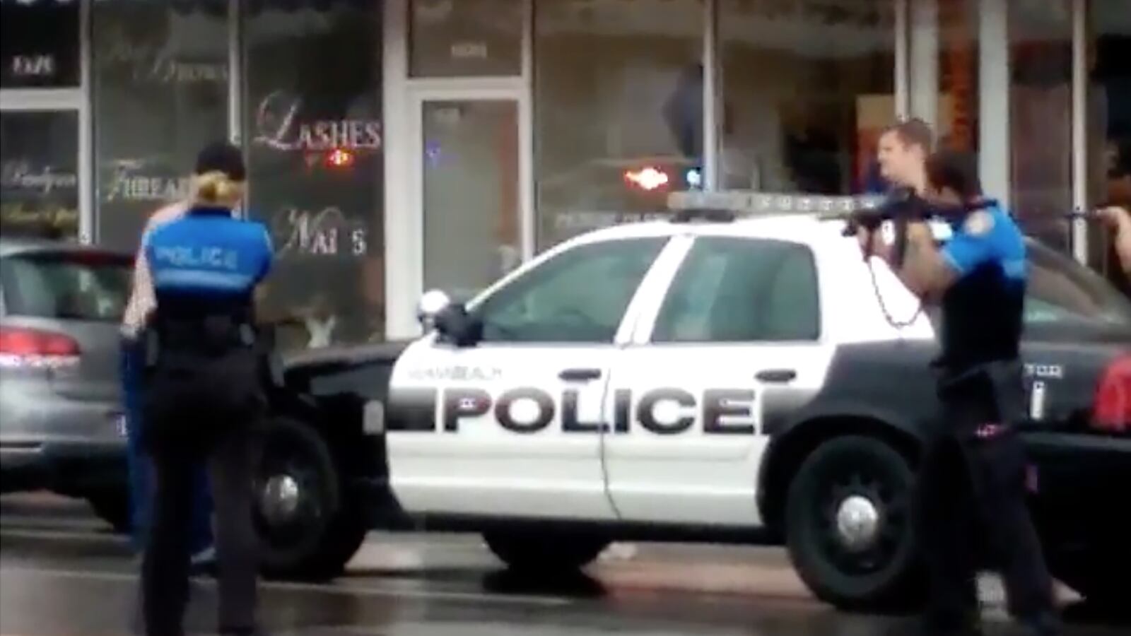 cheats/2015/12/05/video-shows-cops-kill-alleged-bank-robber-supposedly-wielding-razor/151205-miami-beach-cheat_aazvgw