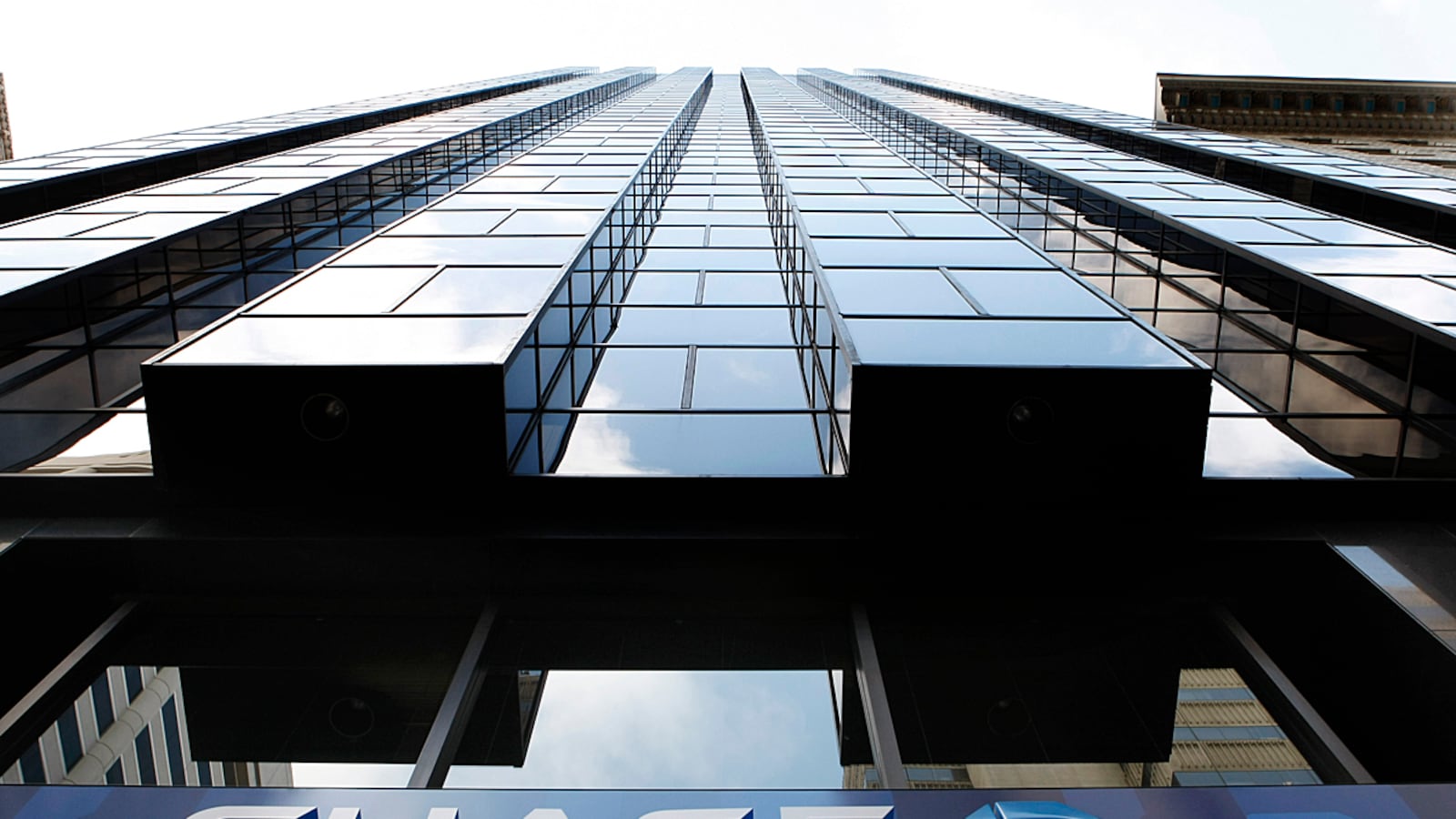 articles/2012/05/11/jp-morgan-s-2-billion-loss-fueled-by-efforts-to-avoid-risk/jp-morgan-gasparino_il6dvh