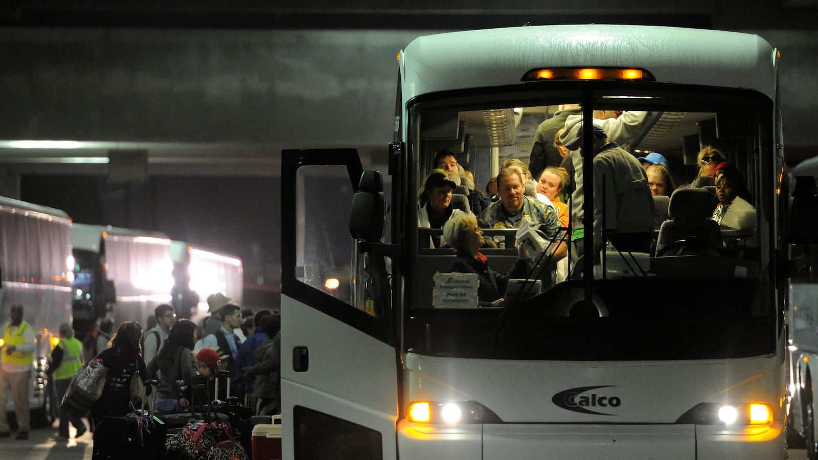 cheats/2013/02/15/bus-full-of-cruise-passengers-breaks-down/130215-bus-carnival-breakdown-cheat_r11rbw