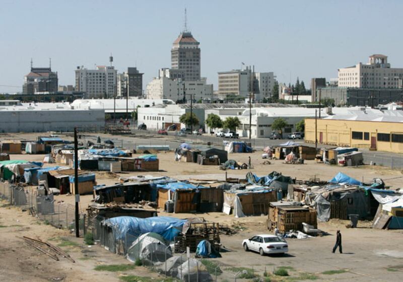 galleries/2010/12/20/grinchiest-cities/americas-poorest-metro-areas---fresno-ca_lkjdd3