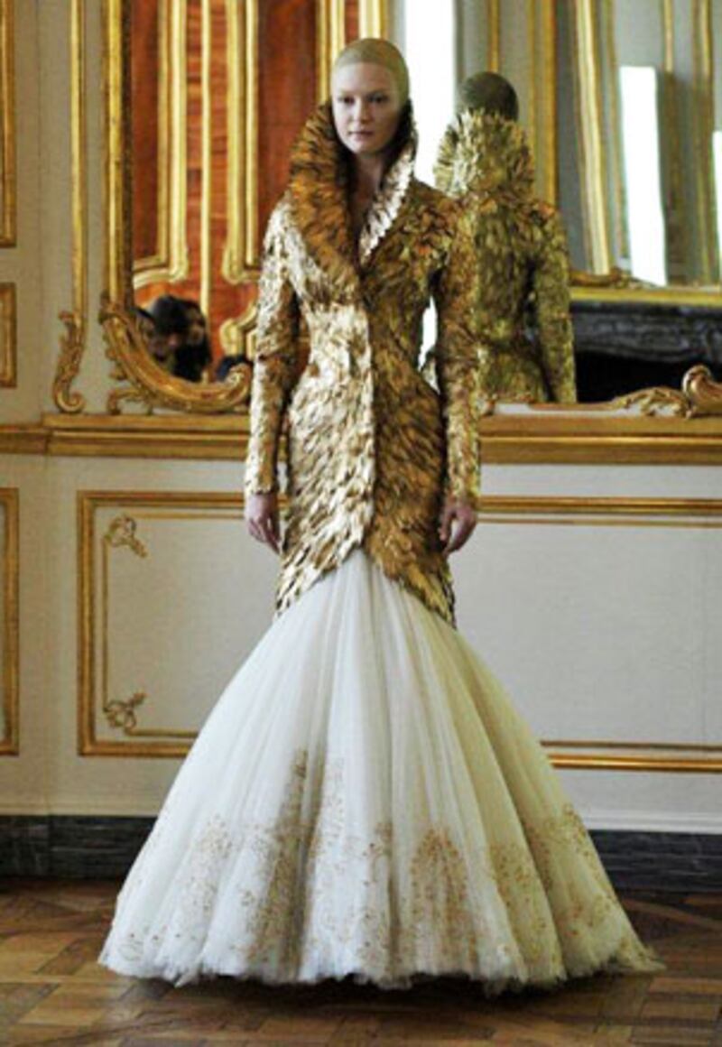 galleries/2010/03/11/paris-fashion-week/paris-fashion-week---mcqueen_m5xatb