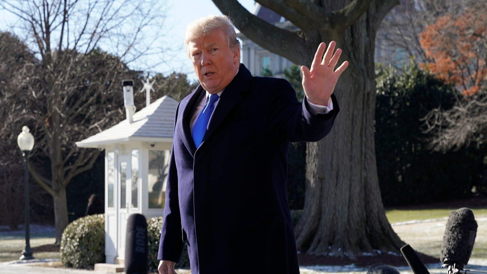 180106-trump-camp-david-remarks-cheat_aqifmx