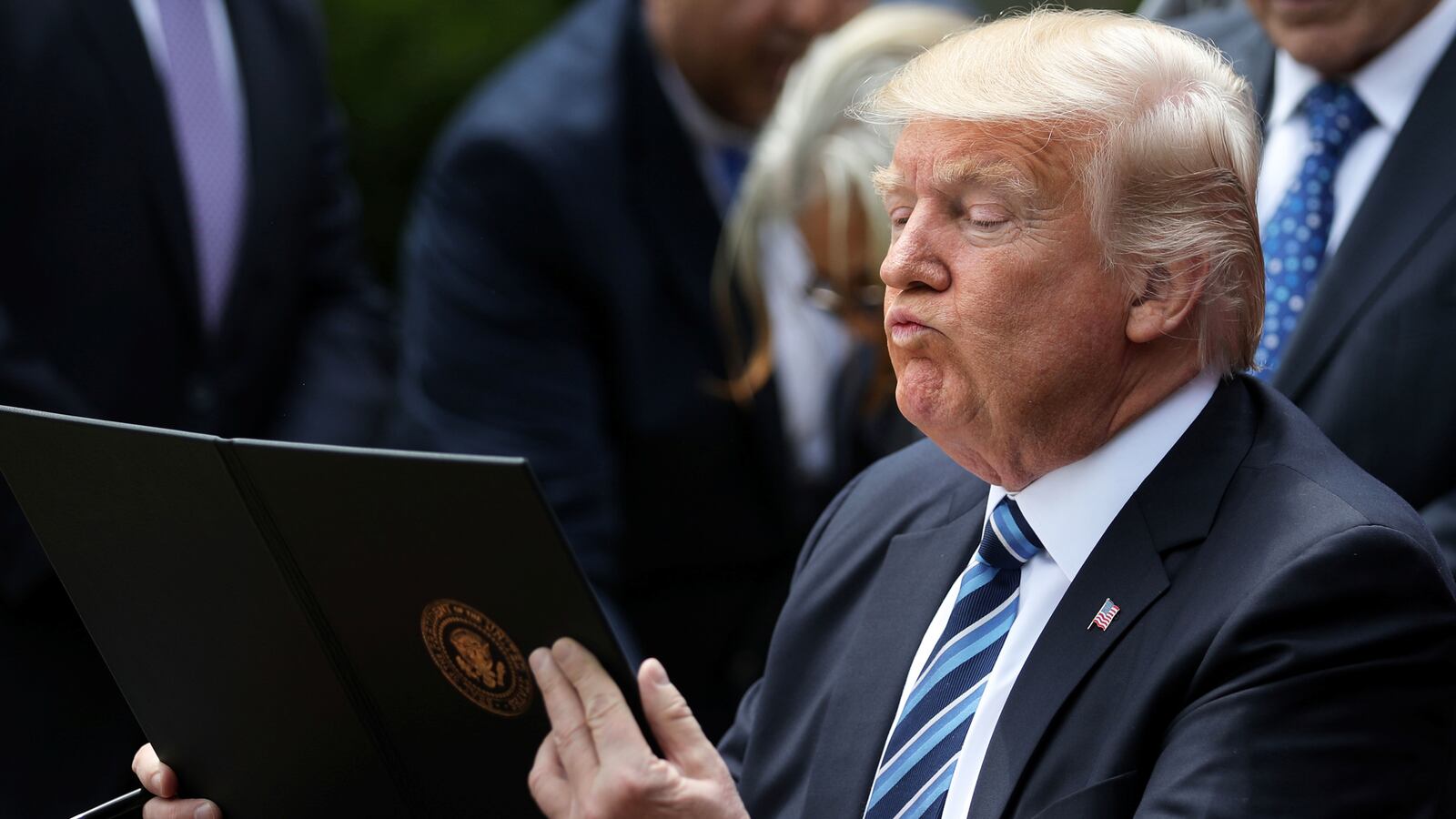 articles/2017/05/12/withfewexceptions-trends-as-twitter-tears-president-trump-s-lawyer-s-claim-that-his-taxes-don-t-link-to-russia/170512-trump-few-exceptions_ynxy9f