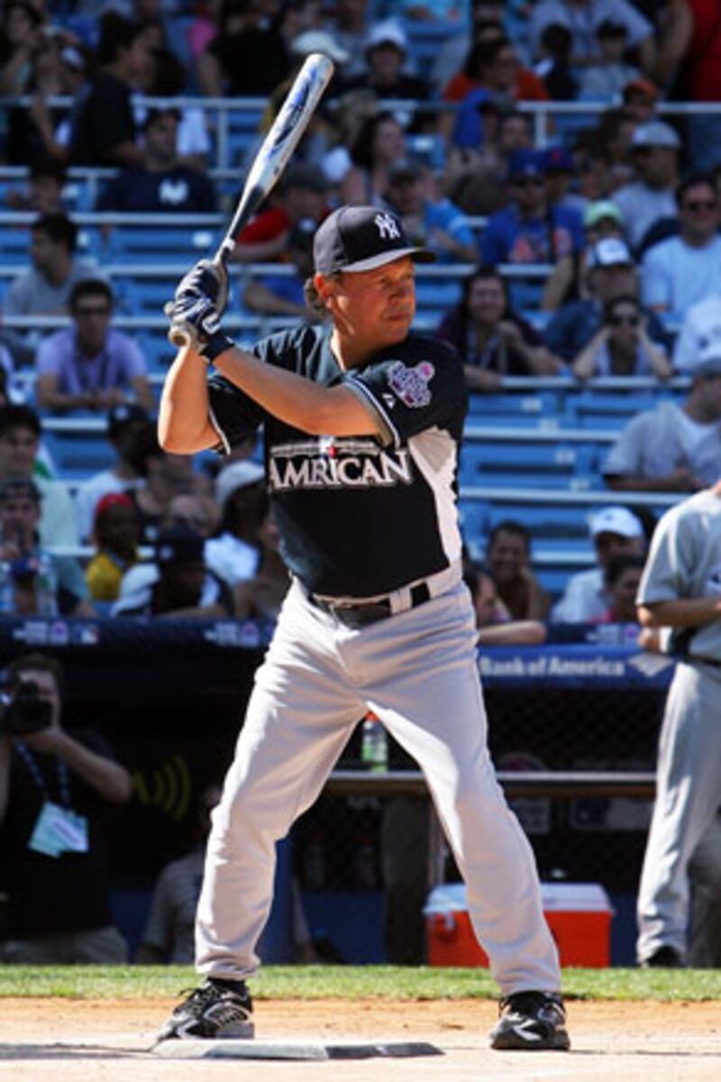 galleries/2010/05/18/celebrity-softball/celebrity-softball---crystal_vj0uv4