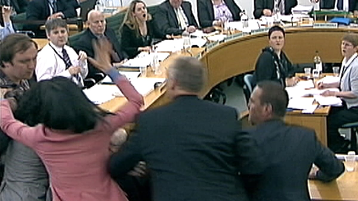 articles/2011/07/19/wendi-deng-rupert-murdoch-s-chinese-born-wife-volleyball-player-all-around-tough-woman/murdoch-attack-hearing-video_wffdqa