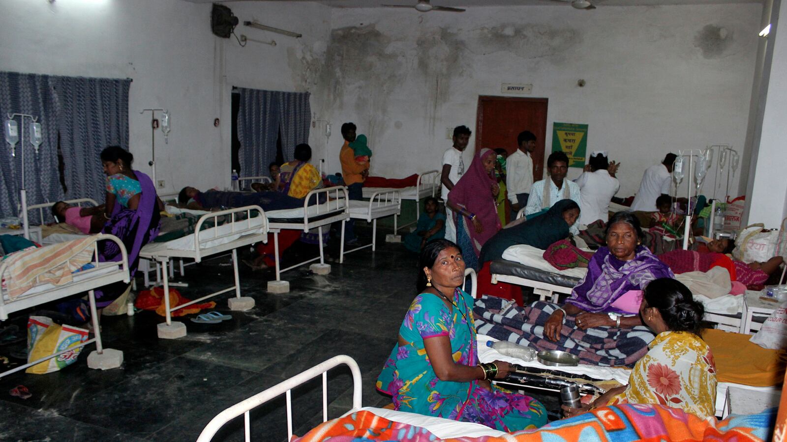 cheats/2014/11/12/12-indian-women-die-from-sterilization/141112-india-sterilization-cheat_r50dwq