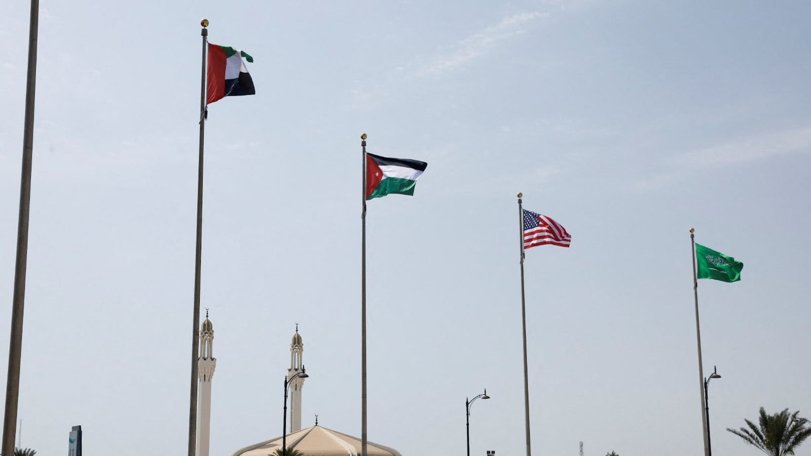 2022-07-14T141930Z_518875175_RC2NBV926AFF_RTRMADP_3_USA-SAUDI-BIDEN-JEDDAH_tahqfn