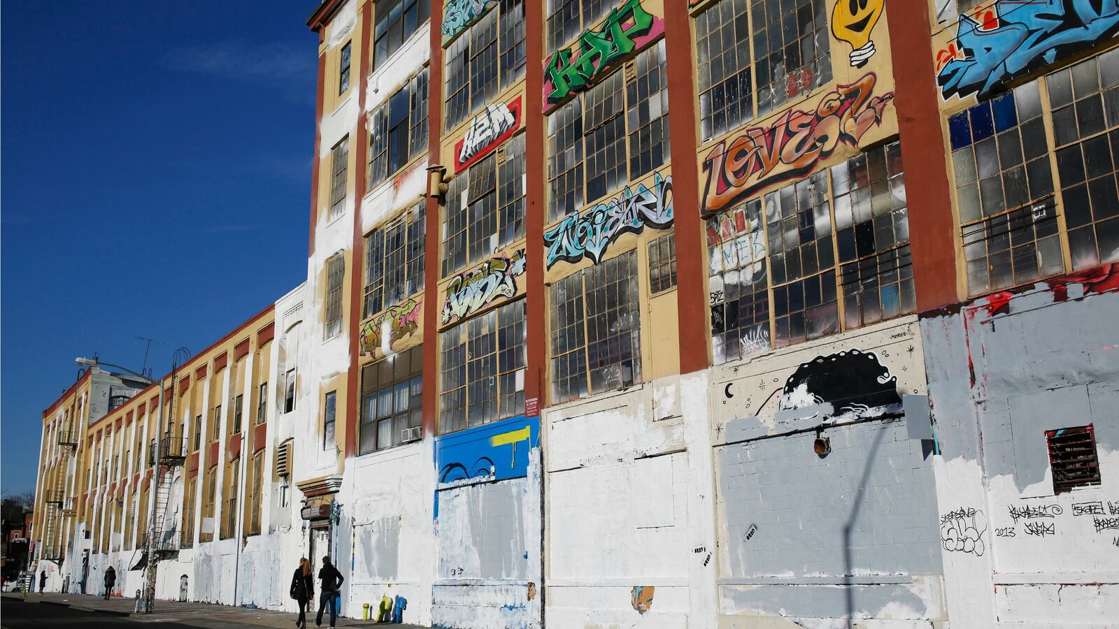 180212-5-pointz-graffiti-lawsuit-cheat_ebm38y