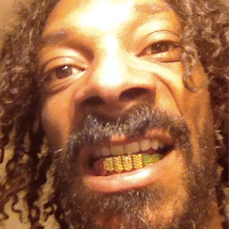 galleries/2012/07/15/heidi-klum-john-stamos-more-celebrity-twitter-pictures-photos/gal-twitpic-self-snoop_por6cu