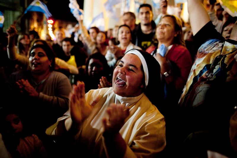 galleries/2013/03/13/the-vatican-and-argentina-react-to-pope-francis-photos/130313-new-pope-reax2_whly2b
