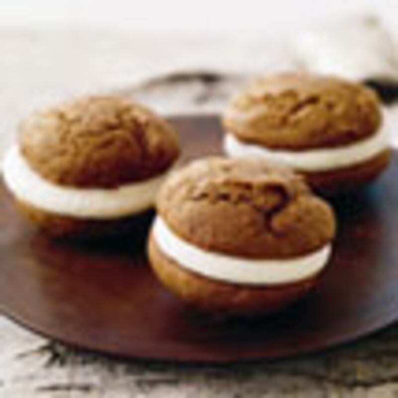 articles/2009/09/29/what-to-eat-14/what-to-eat---pumpkin-whoopie-pies-2_yh1rc8
