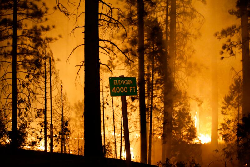 galleries/2013/08/25/massive-yosemite-wildfire-spreads-photos0/130825-Yosemite-fire-tease_fugwyv