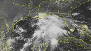 cheats/2011/09/03/tropical-storm-lee-hits-gulf-coast/storm-approaching-louisiana-cheat_eckcmw