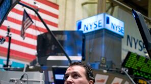 cheats/2009/04/02/dow-tops-8000/wall-street-trader-2_fr0w7i