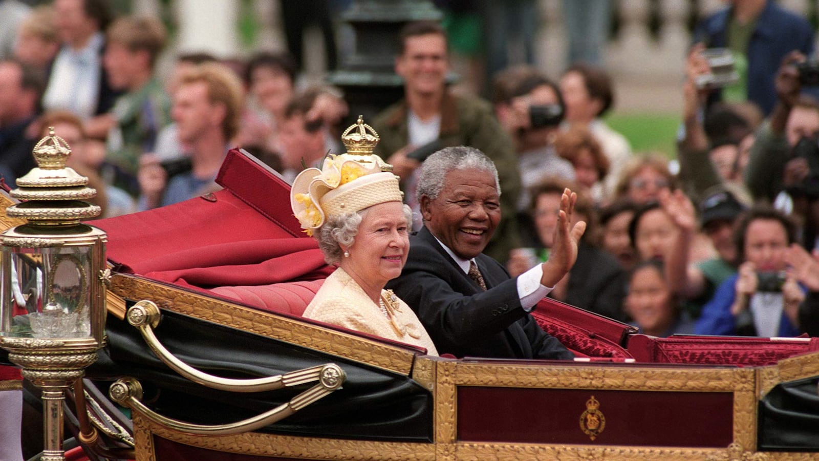 articles/2013/12/10/how-nelson-mandela-called-the-queen-elizabeth-and-commented-on-her-weight/131205-mandela-22_xyho3w