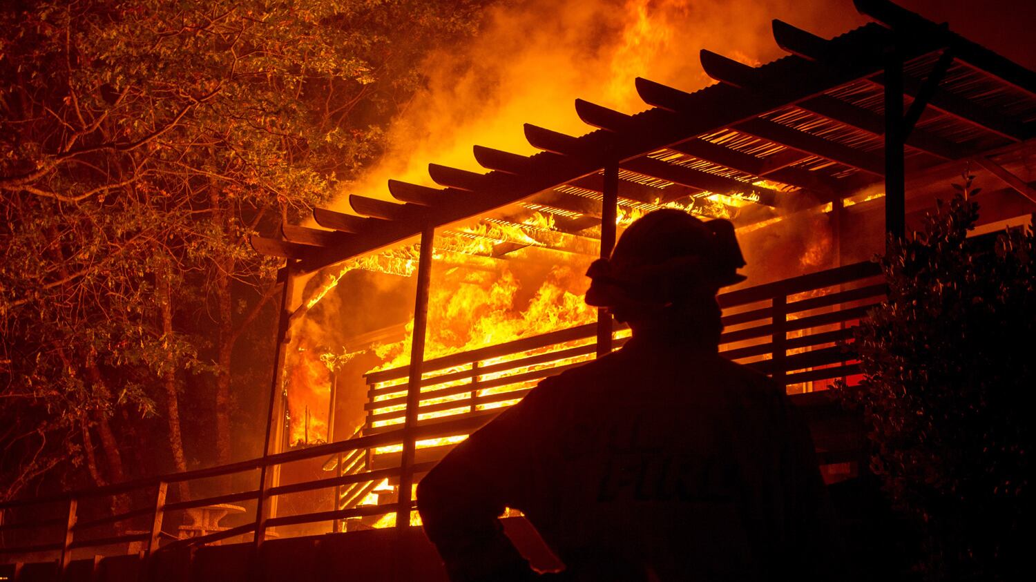 cheats/2015/09/14/400-homes-destroyed-in-cali-fire/150914-california-fires-cheat_cxmvgn