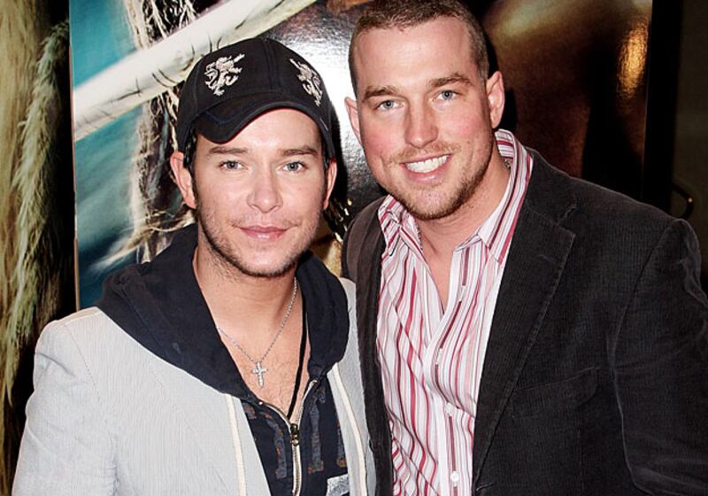 galleries/2009/04/07/celebrity-gay-weddings/gay-marriages---gately-cowles_wryaa2