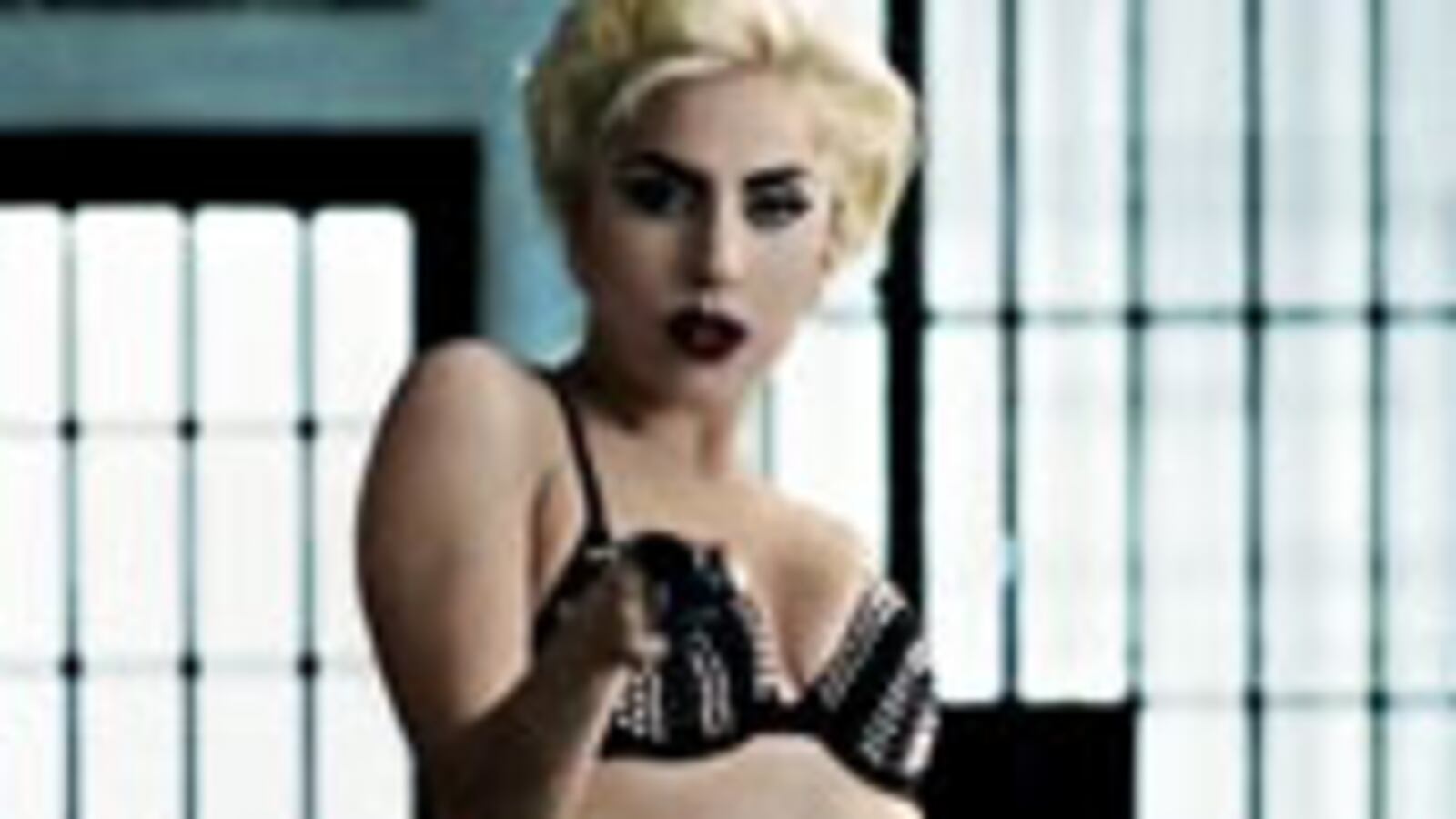 articles/2010/04/06/erykah-badu-and-nine-other-naked-music-videos/naked-music-videos_92483_c0cssr