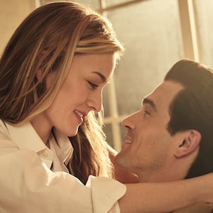 Sarah Pidgeon as Carolyn Bessette Kennedy and Paul Anthony Kelly as John F. Kennedy Jr.